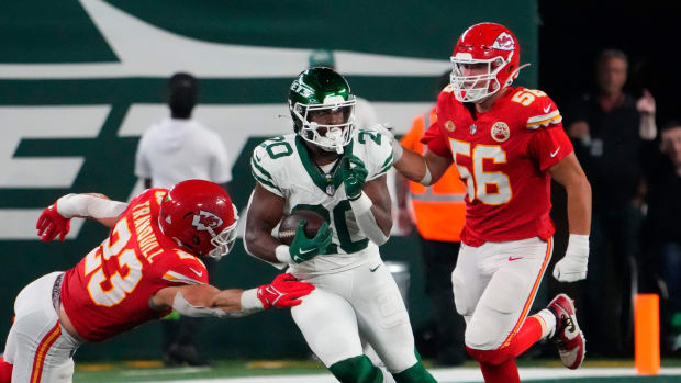Jets' RB Breece Hall (20) runs through an attempted tackle from a KC defender
